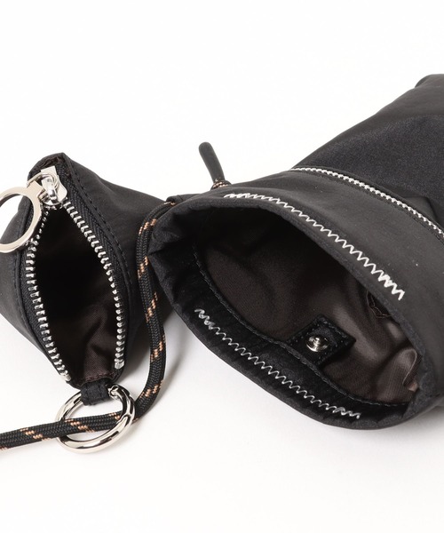 CONVERSE TOKYO（コンバーストウキョウ）の「POUCH MINI SHOULDER BAG（ショルダーバッグ・レディース・ブルー/ブラック/カーキ・FREE）」の18枚目の写真