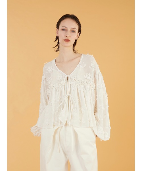 crinkle crinkle crinkle(クリンクルクリンクルクリンクル)の「【crinkle crinkle crinkle】 3D embroidery gather bolero/3Dエンブロイダリーギャザーボレロ(カーディガン/ボレロ・レディース・ブラック/ホワイト・FREE)」の3枚目の写真