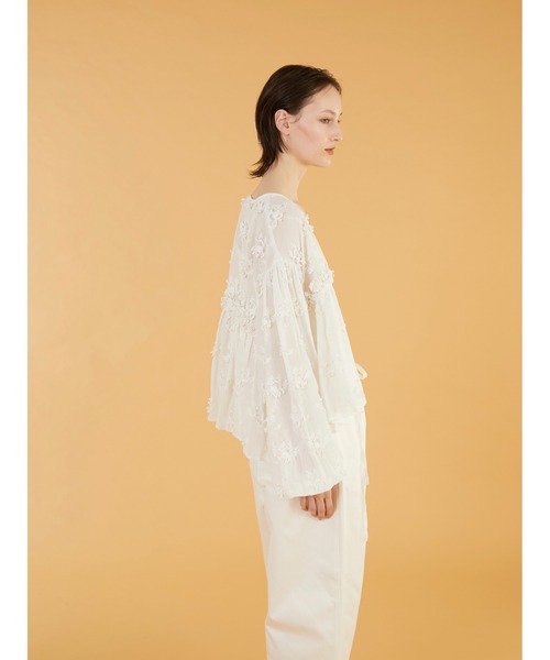 crinkle crinkle crinkle(クリンクルクリンクルクリンクル)の「【crinkle crinkle crinkle】 3D embroidery gather bolero/3Dエンブロイダリーギャザーボレロ(カーディガン/ボレロ・レディース・ブラック/ホワイト・FREE)」の5枚目の写真