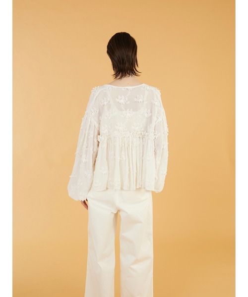 crinkle crinkle crinkle(クリンクルクリンクルクリンクル)の「【crinkle crinkle crinkle】 3D embroidery gather bolero/3Dエンブロイダリーギャザーボレロ(カーディガン/ボレロ・レディース・ブラック/ホワイト・FREE)」の6枚目の写真