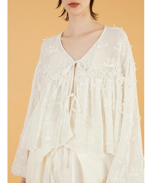 crinkle crinkle crinkle(クリンクルクリンクルクリンクル)の「【crinkle crinkle crinkle】 3D embroidery gather bolero/3Dエンブロイダリーギャザーボレロ(カーディガン/ボレロ・レディース・ブラック/ホワイト・FREE)」の7枚目の写真