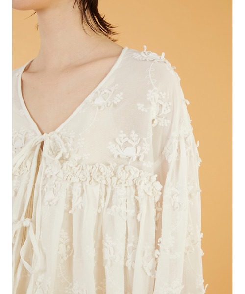 crinkle crinkle crinkle(クリンクルクリンクルクリンクル)の「【crinkle crinkle crinkle】 3D embroidery gather bolero/3Dエンブロイダリーギャザーボレロ(カーディガン/ボレロ・レディース・ブラック/ホワイト・FREE)」の8枚目の写真