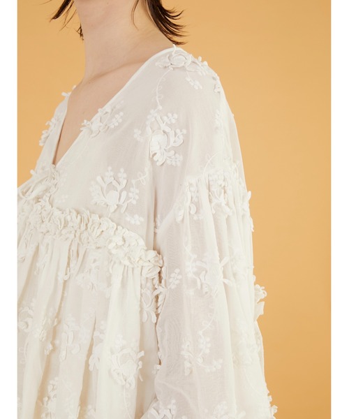 crinkle crinkle crinkle(クリンクルクリンクルクリンクル)の「【crinkle crinkle crinkle】 3D embroidery gather bolero/3Dエンブロイダリーギャザーボレロ(カーディガン/ボレロ・レディース・ブラック/ホワイト・FREE)」の9枚目の写真