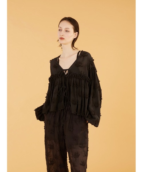 crinkle crinkle crinkle(クリンクルクリンクルクリンクル)の「【crinkle crinkle crinkle】 3D embroidery gather bolero/3Dエンブロイダリーギャザーボレロ(カーディガン/ボレロ・レディース・ブラック/ホワイト・FREE)」の14枚目の写真