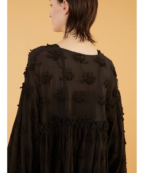 crinkle crinkle crinkle(クリンクルクリンクルクリンクル)の「【crinkle crinkle crinkle】 3D embroidery gather bolero/3Dエンブロイダリーギャザーボレロ(カーディガン/ボレロ・レディース・ブラック/ホワイト・FREE)」の21枚目の写真