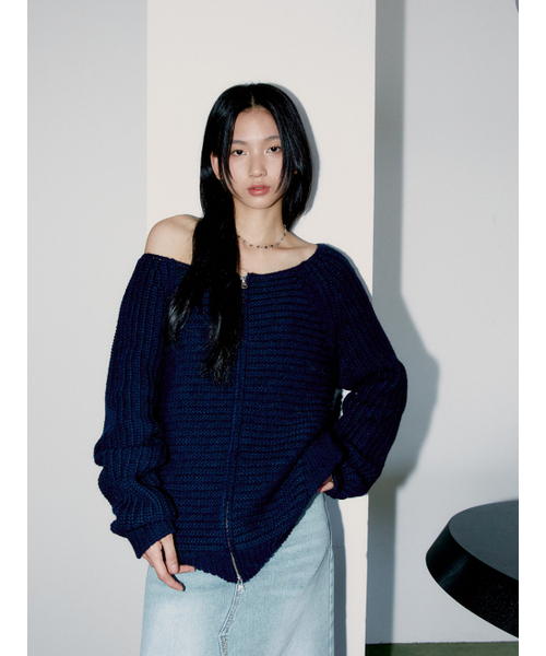 OAFISH(オアフィッシュ)の「OFF SHOULDER KNIT ZIP-UP, NAVY(ニット/セーター・レディース・その他・FREE)」の3枚目の写真