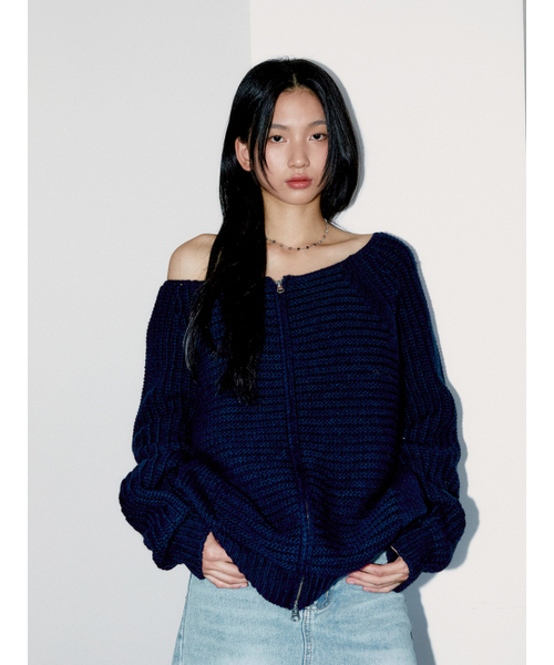 OAFISH(オアフィッシュ)の「OFF SHOULDER KNIT ZIP-UP, NAVY(ニット/セーター・レディース・その他・FREE)」の2枚目の写真