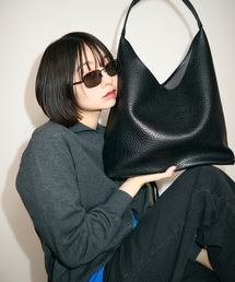 レザートライアングルショルダーバッグ