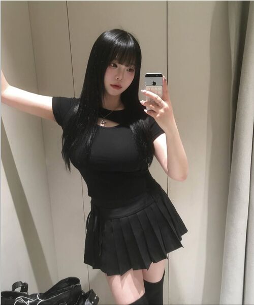 PHOS333(フォースサンサンサン)の「W Slim Fit Slit T-Shirt/Black(Tシャツ/カットソー・レディース・その他・FREE)」の7枚目の写真