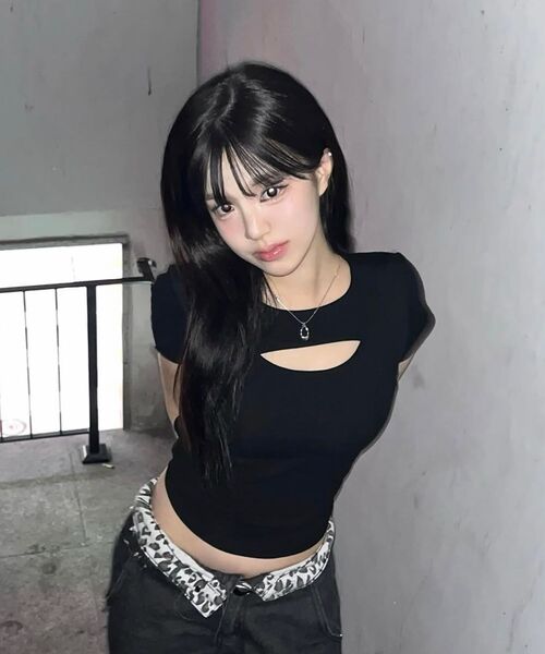 PHOS333(フォースサンサンサン)の「W Slim Fit Slit T-Shirt/Black(Tシャツ/カットソー・レディース・その他・FREE)」の3枚目の写真
