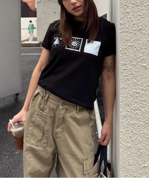 WEGO(ウィゴー)の「ライフモチーフコンパクトTシャツ(Tシャツ/カットソー・レディース・ブラック/ホワイト・LARGE/MEDIUM)」の2枚目の写真