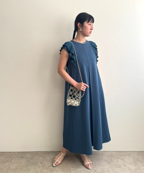 LHELBIE(レルビエ)の「プリーツスリーブワンピース(ワンピース・レディース・ブラウン/ブラック/ブルー・M)」の19枚目の写真
