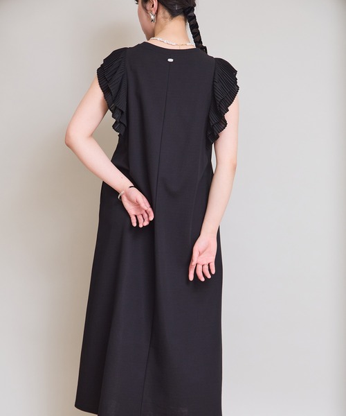 LHELBIE(レルビエ)の「プリーツスリーブワンピース(ワンピース・レディース・ブラウン/ブラック/ブルー・M)」の13枚目の写真