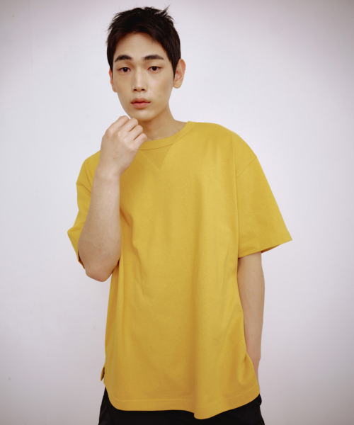 KALAPATTHAR（カラパタール）の「BACK DEER GRAPHIC SHORT-SLEEVED T-SHIRT - YELLOW（Tシャツ/カットソー・メンズ・その他・LARGE/X-LARGE/MEDIUM）」の2枚目の写真
