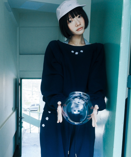 SIWEOL107(シウォル107)の「Crochet Sweat Pants (Navy)(スウェットパンツ・レディース・ネイビー・FREE)」の2枚目の写真