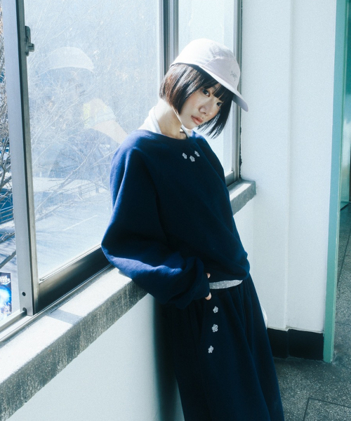 SIWEOL107(シウォル107)の「Crochet Sweat Pants (Navy)(スウェットパンツ・レディース・ネイビー・FREE)」の3枚目の写真