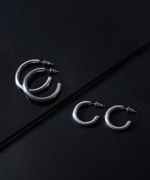 SBG(エスビー)の「SBG ボリュームフープピアス 片耳(ピアス(片耳用)・メンズ・シルバー・30mm/20mm)」の2枚目の写真