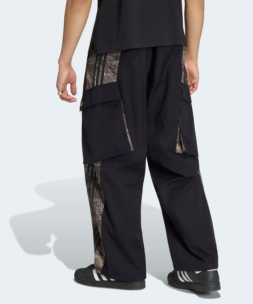 adidas(アディダス)の「adidas/アディダス ADILENIUM シーズン 5 カーゴパンツ サイドライン 異素材 切替 リメイク風 2026年 夏 夏服 秋服(カーゴパンツ・メンズ・ブラック・30inch/32inch/34inch)」の3枚目の写真