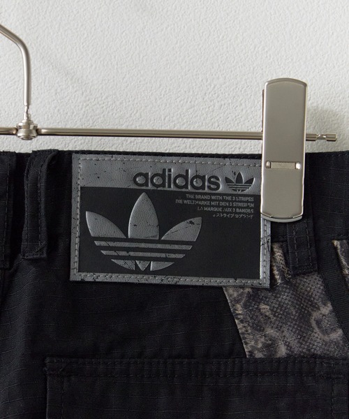 adidas(アディダス)の「adidas/アディダス ADILENIUM シーズン 5 カーゴパンツ サイドライン 異素材 切替 リメイク風 2026年 夏 夏服 秋服(カーゴパンツ・メンズ・ブラック・30inch/32inch/34inch)」の22枚目の写真