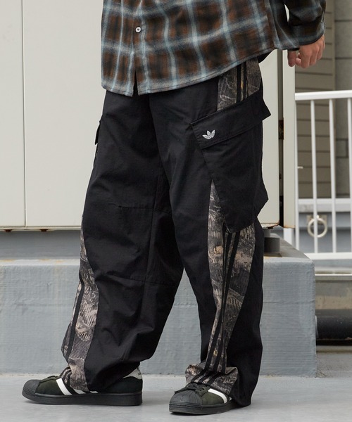 adidas(アディダス)の「adidas/アディダス ADILENIUM シーズン 5 カーゴパンツ サイドライン 異素材 切替 リメイク風 2026年 夏 夏服 秋服(カーゴパンツ・メンズ・ブラック・30inch/32inch/34inch)」の8枚目の写真