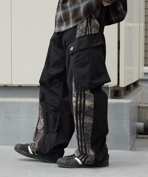 adidas(アディダス)の「adidas/アディダス ADILENIUM シーズン 5 カーゴパンツ サイドライン 異素材 切替 リメイク風 2026年 夏 夏服 秋服(カーゴパンツ・メンズ・ブラック・30inch/32inch/34inch)」の9枚目の写真