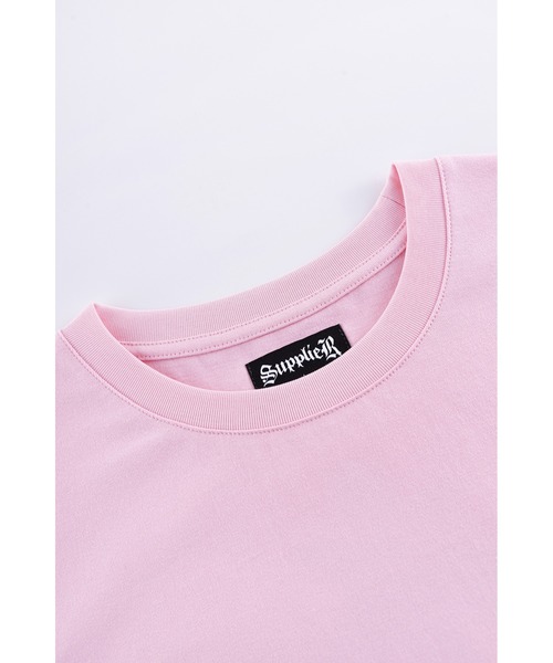 SUPPLIER(サプライヤー)の「Tシャツ|Cross Tee Cross Tee Pink & Black (Slim Silhouette)|SUPPLIER(Tシャツ/カットソー・メンズ・ピンク・SMALL/MEDIUM/LARGE/X-LARGE/XX-LARGE)」の5枚目の写真