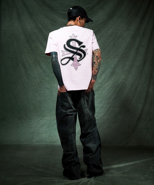 SUPPLIER(サプライヤー)の「Tシャツ|Cross Tee Cross Tee Pink & Black (Slim Silhouette)|SUPPLIER(Tシャツ/カットソー・メンズ・ピンク・SMALL/MEDIUM/LARGE/X-LARGE/XX-LARGE)」の9枚目の写真