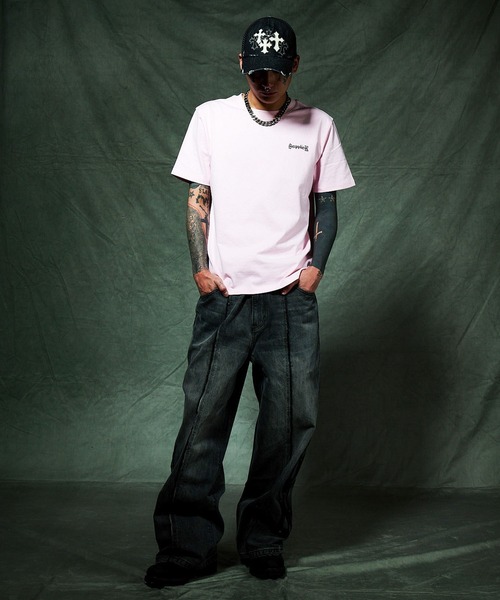 SUPPLIER(サプライヤー)の「Tシャツ|Cross Tee Cross Tee Pink & Black (Slim Silhouette)|SUPPLIER(Tシャツ/カットソー・メンズ・ピンク・SMALL/MEDIUM/LARGE/X-LARGE/XX-LARGE)」の10枚目の写真