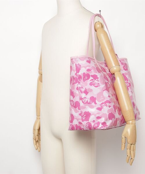 A BATHING APE(アベイシングエイプ)の「BABY LISA ABC CAMO TOTE BAG(トートバッグ・レディース・ピンク/サックスブルー・FREE)」の16枚目の写真