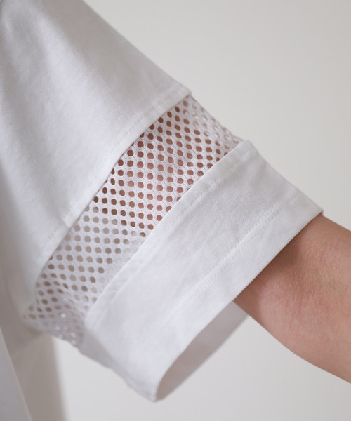 atONE(アットワン)の「ロゴ刺繍袖メッシュ半袖パーカー(パーカー・レディース・ブラック/オフホワイト・M)」の4枚目の写真