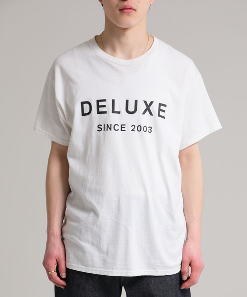 DELUXE(デラックス)の「DELUXE LOGO TEE(Tシャツ/カットソー・メンズ・ブラック/ホワイト・SMALL/MEDIUM/LARGE/X-LARGE)」の2枚目の写真