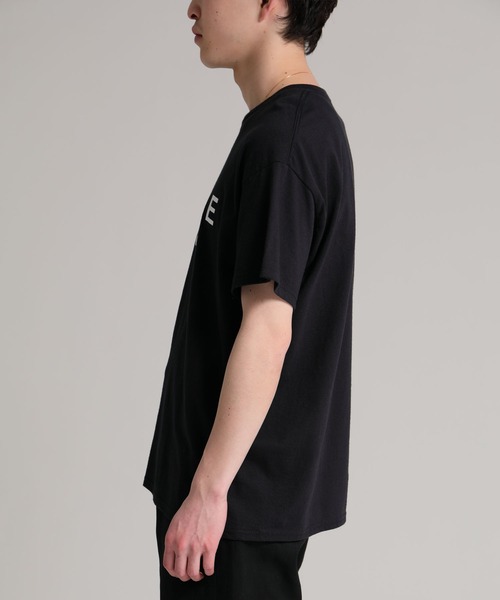 DELUXE(デラックス)の「DELUXE LOGO TEE(Tシャツ/カットソー・メンズ・ブラック/ホワイト・SMALL/MEDIUM/LARGE/X-LARGE)」の6枚目の写真