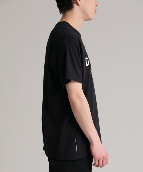 DELUXE(デラックス)の「DELUXE LOGO TEE(Tシャツ/カットソー・メンズ・ブラック/ホワイト・SMALL/MEDIUM/LARGE/X-LARGE)」の8枚目の写真