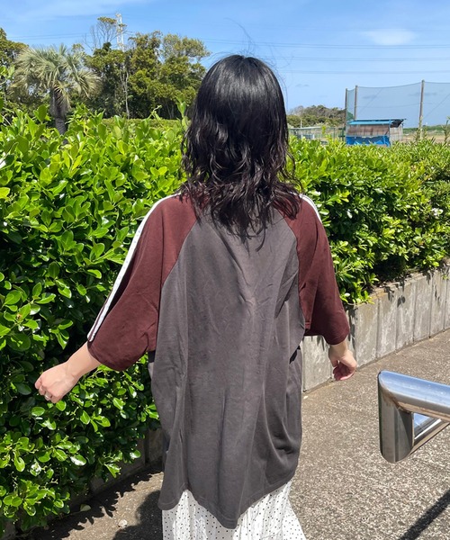 CRB（シーアールビー）の「袖ラインラグラン配色ビッグTシャツ（Tシャツ/カットソー・レディース・チャコール/ネイビー/オフホワイト/グレー・F）」の19枚目の写真