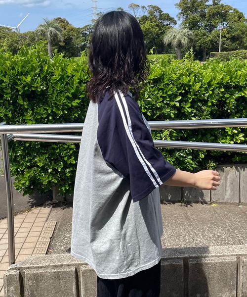 CRB（シーアールビー）の「袖ラインラグラン配色ビッグTシャツ（Tシャツ/カットソー・レディース・チャコール/ネイビー/オフホワイト/グレー・F）」の11枚目の写真