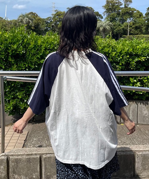 CRB（シーアールビー）の「袖ラインラグラン配色ビッグTシャツ（Tシャツ/カットソー・レディース・チャコール/ネイビー/オフホワイト/グレー・F）」の7枚目の写真