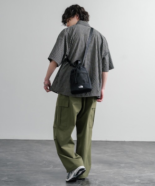 THE NORTH FACE(ザノースフェイス)の「日本未展開モデル THE NORTH FACE ザ・ノースフェイス WHITE LABEL ホワイトレーベル LINDEN MESH BUCKET BAG MINI 2WAYバケットショルダーバッグ/ハンドバッグ(ショルダーバッグ・メンズ・クリーム/ライトピンク/ブラック/ライトブルー・FREE)」の9枚目の写真