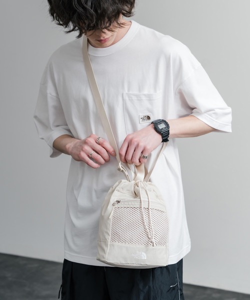 THE NORTH FACE(ザノースフェイス)の「日本未展開モデル THE NORTH FACE ザ・ノースフェイス WHITE LABEL ホワイトレーベル LINDEN MESH BUCKET BAG MINI 2WAYバケットショルダーバッグ/ハンドバッグ(ショルダーバッグ・メンズ・クリーム/ライトピンク/ブラック/ライトブルー・FREE)」の11枚目の写真