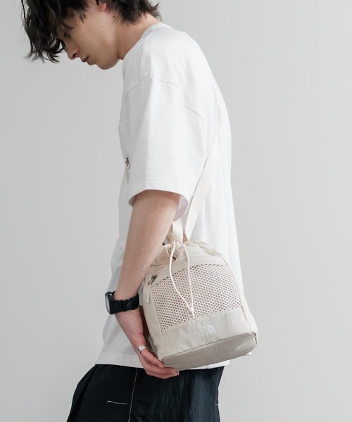 THE NORTH FACE(ザノースフェイス)の「日本未展開モデル THE NORTH FACE ザ・ノースフェイス WHITE LABEL ホワイトレーベル LINDEN MESH BUCKET BAG MINI 2WAYバケットショルダーバッグ/ハンドバッグ(ショルダーバッグ・メンズ・クリーム/ライトピンク/ブラック/ライトブルー・FREE)」の12枚目の写真