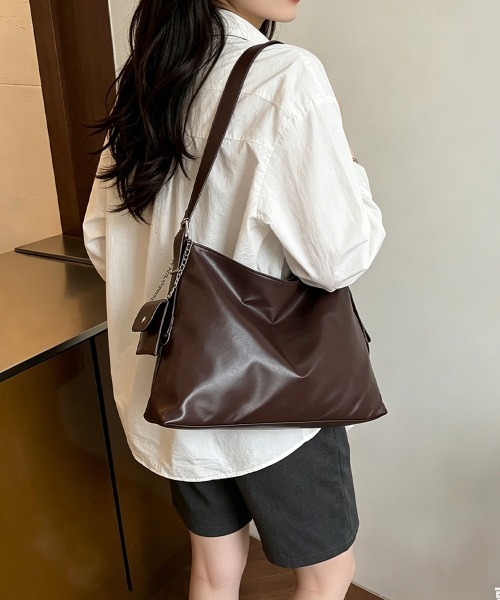 Miniministore(ミニミニストア)の「PUレザーワンショルダートート 大容量鞄(ショルダーバッグ・レディース・ブラック/ブラウン/キャメル・FREE)」の9枚目の写真