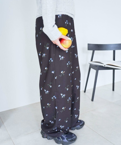 PILIT(ピリット)の「フラワー イージーパンツ(その他パンツ・レディース・ブラック/アイボリー・MEDIUM)」の1枚目の写真