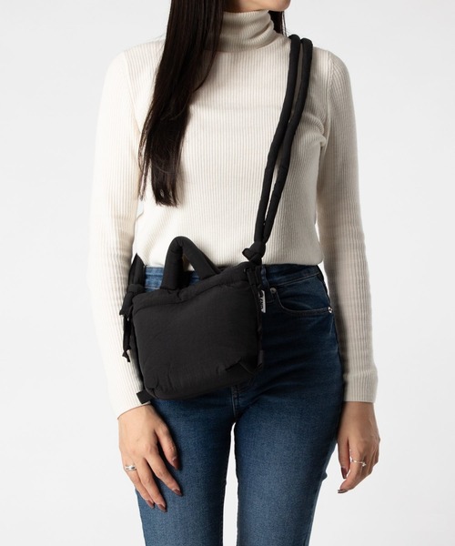OLEND(オレンド)の「【OLEND / オレンド】MICRO ONA SOFT BAG パフィー マイクロショルダーバッグ(ショルダーバッグ・レディース・ブラック/セージグリーン/コバルトブルー・FREE)」の1枚目の写真