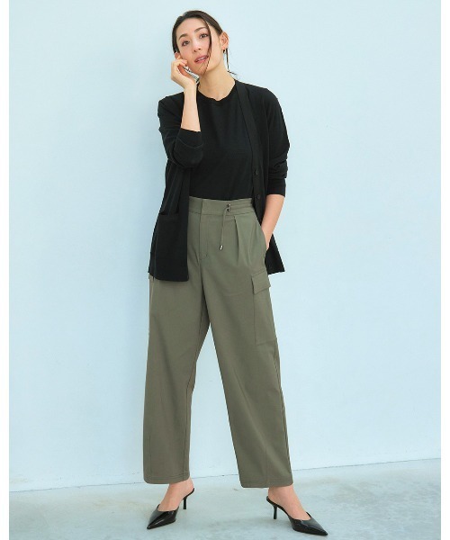 DoCLASSE( ドゥクラッセ)の「ドライタッチ・タックカーゴパンツ(カーゴパンツ・レディース・オフホワイト/ダークネイビー/オリーブ・11/13/9)」の2枚目の写真