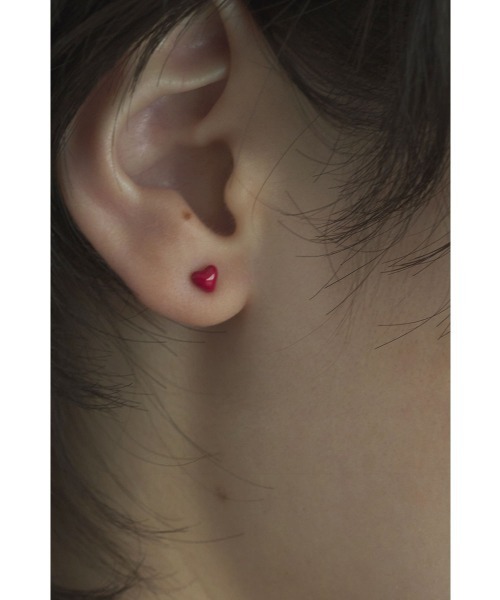 marjour(マージュール)の「PETIT HEART PIERCE(ピアス(両耳用)・レディース・レッド・FREE)」の2枚目の写真