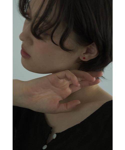 marjour(マージュール)の「PETIT HEART PIERCE(ピアス(両耳用)・レディース・レッド・FREE)」の3枚目の写真