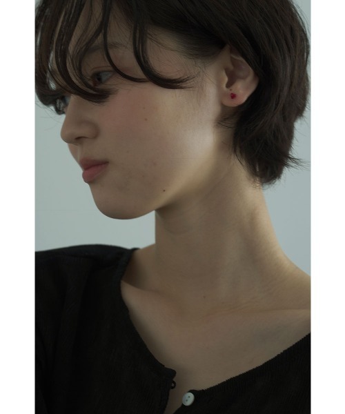 marjour(マージュール)の「PETIT HEART PIERCE(ピアス(両耳用)・レディース・レッド・FREE)」の4枚目の写真