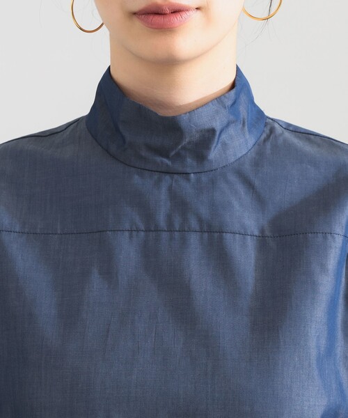 Demi-Luxe BEAMS(デミルクス ビームス)の「AK+1 / シャンブレー ハイネック ブラウス(シャツ/ブラウス・レディース・ホワイト/ブルー・36/38)」の20枚目の写真