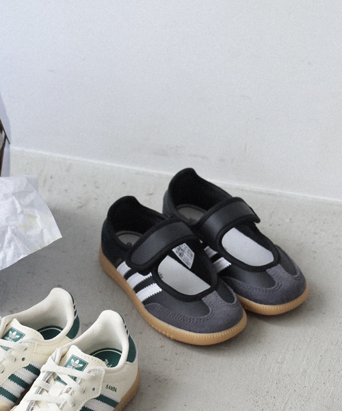 IENA ENFANT(イエナアンファン)の「【ADIDAS/アディダス】 SAMBA JANE C kids(17-21cm)(スニーカー・キッズ・ブラック・17/18/19/20/21)」の1枚目の写真