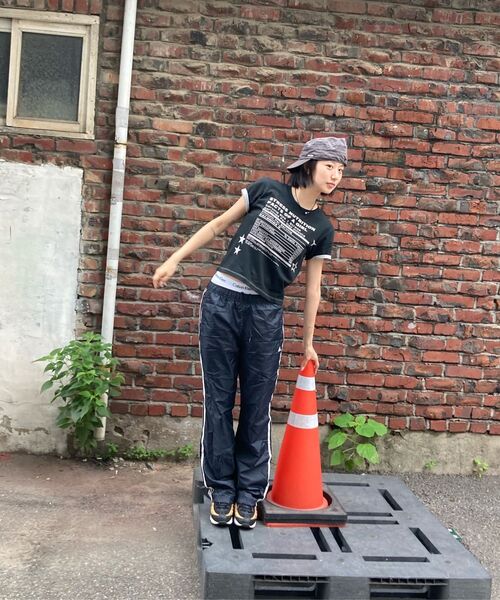 HOODHOOD（フッドフッド）の「ガールストレスニュートリション レイヤードロールアップ半袖Tシャツ ブラック（Tシャツ/カットソー・レディース・その他・1/0）」の6枚目の写真