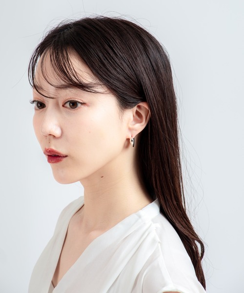 ANNIKA INEZ（アニカイネズ）の「【ANNIKA INEZ】ハートフープピアス スモールサイズ　E926 SML Heart Hoops, Sml（ピアス（両耳用）・レディース・シルバー・FREE）」の6枚目の写真